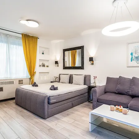 Old Town Riverside Apartment Prag