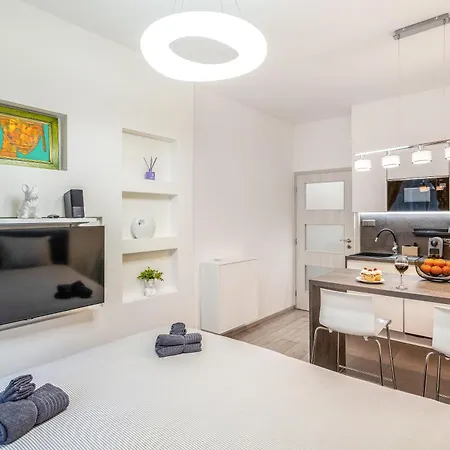 Old Town Riverside Apartment